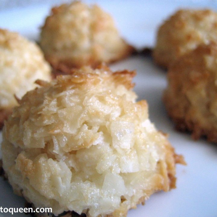 Keto Coconut Macaroons by Aussie Keto Queen. A chewy, slightly crisped macaroon is heaven and these quick and easy cookies come together in no time at all. Keto dessert that is absolutely delicious and easy to prepare