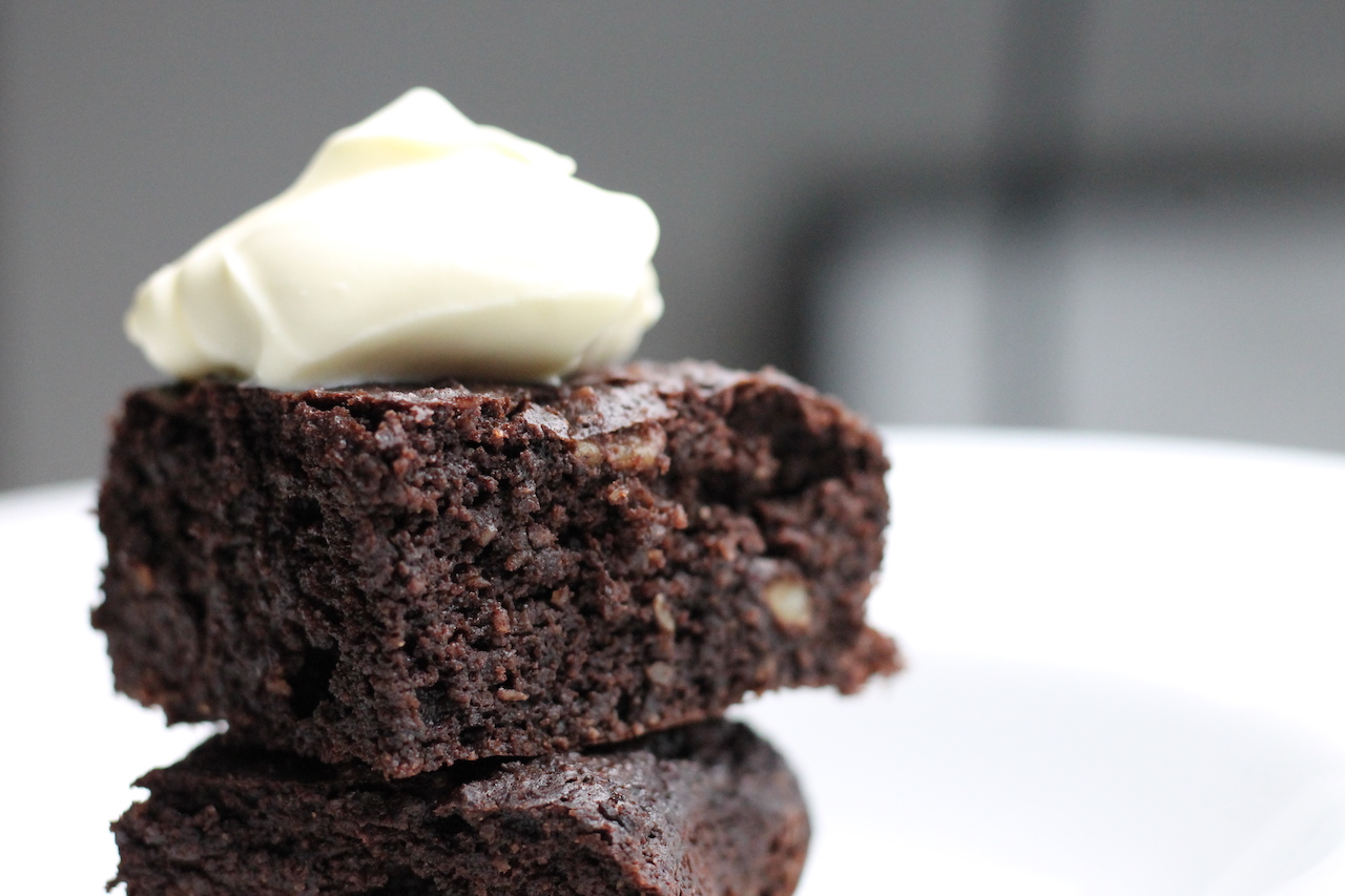Easy Keto Brownies will become a regular in your keto dessert rotation. Ready in just 25 mins, they use simple ingredients every keto baker has on hand.