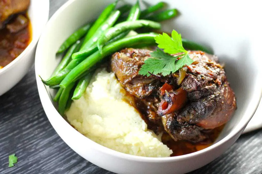 Keto Lamb Shanks Slow Cooked, Cauli Mash & Green Beans recipe by Aussie Keto Queen. A slow cooked, hearty dinner perfect for feeding guests or a hungry family with minimal time in the kitchen. These Keto Lamb Shanks are melt in your mouth flavour. 