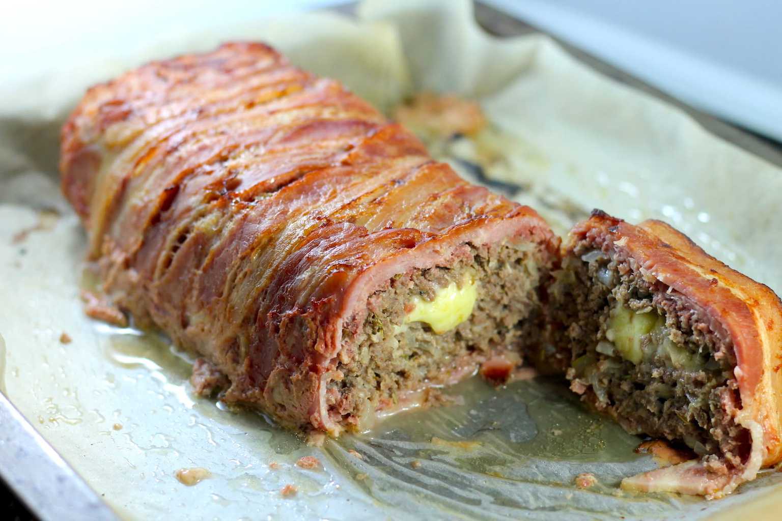 Keto Meatloaf – Bacon Wrapped and Cheese Stuffed recipe by Aussie Keto Queen. Keto Meatloaf, Keto Bacon Meatloaf, Keto Cheese stuffed meatloaf