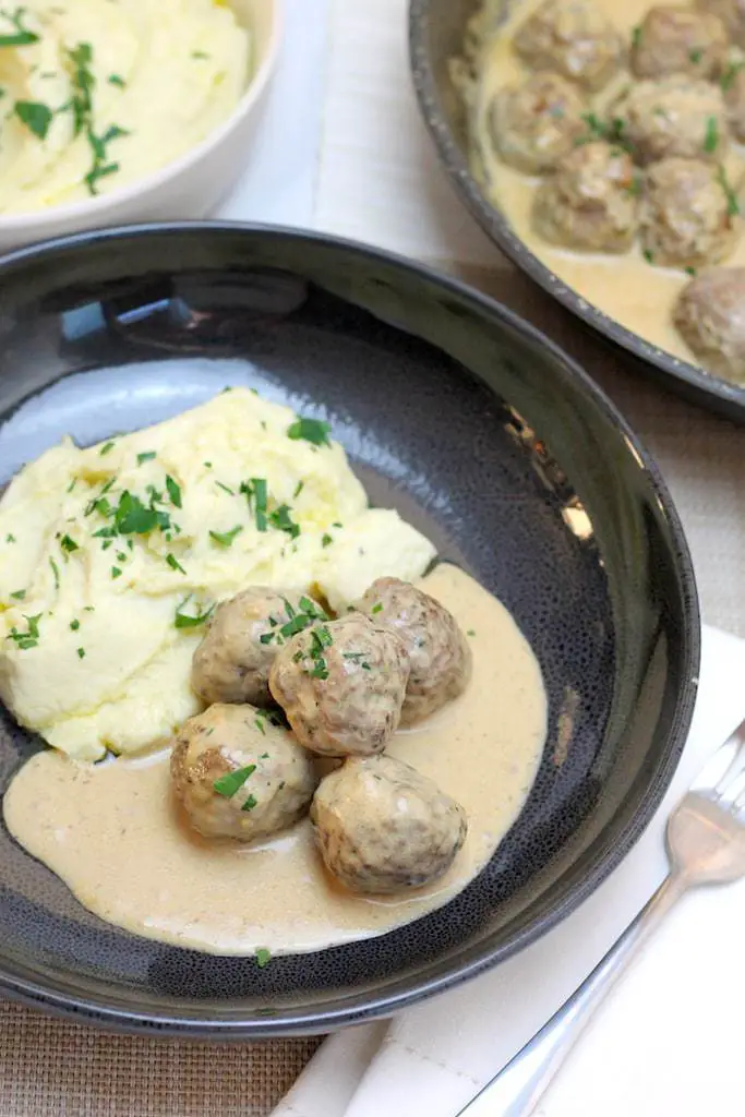 Keto Swedish meatballs is one of my favourite Keto Dinners to have, especially paired with this silky Keto Cauliflower Mash! An easy weeknight keto meal, on the table in no time at all. #easyketo #ketodinner #ketorecipe #keto