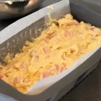 Keto Cheese and bacon bread recipe by Aussie Keto Queen step 7. Pour into the prepared loaf tin. Optionally, sprinkle with extra cheese. Bake for 45 – 50 minutes until a skewer comes out completely clean. Let cool and refrigerate before slicing to avoid it being too crumbly, if you can wait! 