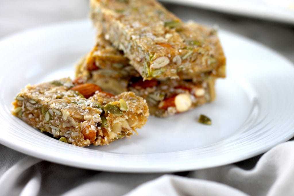 Keto Nut Bars – No Bake Keto Snacks by Aussie Keto Queen - The Perfect Keto Breakfast, this easy snack is low carb and high fat, making it a great freezer friendly keto snack that you can grab and go! #keto #ketogenicrecipes #ketogenicdiet #LCHF