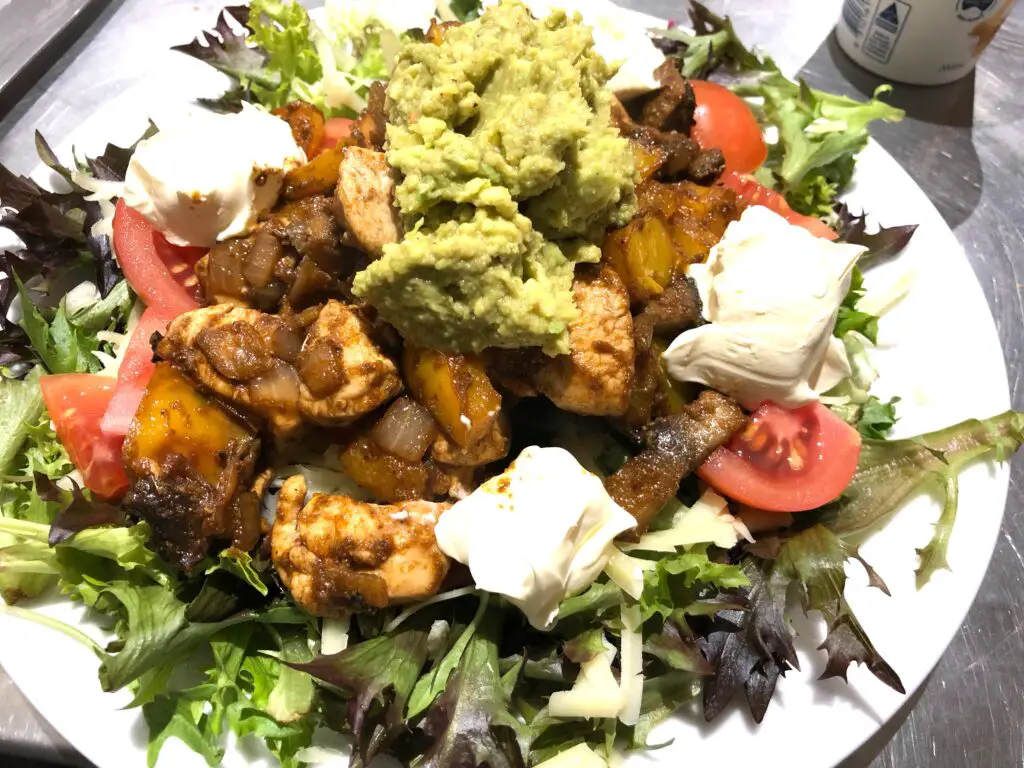 Keto 800 Gram Challenge Meal Plan - Chicken burrito salad, lots of delicious vegetables loaded with mexican chicken and capsicum!