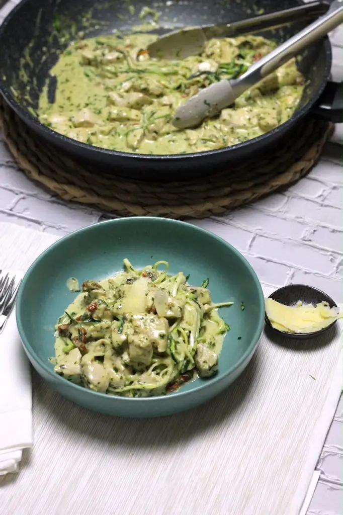 Keto Pesto Chicken with Zucchini Noodles by Aussie Keto Queen. This creamy fresh keto pesto chicken with zucchini noodles is ready in a flash and is loaded full of flavour and healthy fats, making it the perfect 30 minute keto dinner. 
