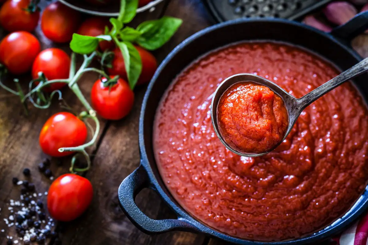Is Tomato Sauce High In Carbs?